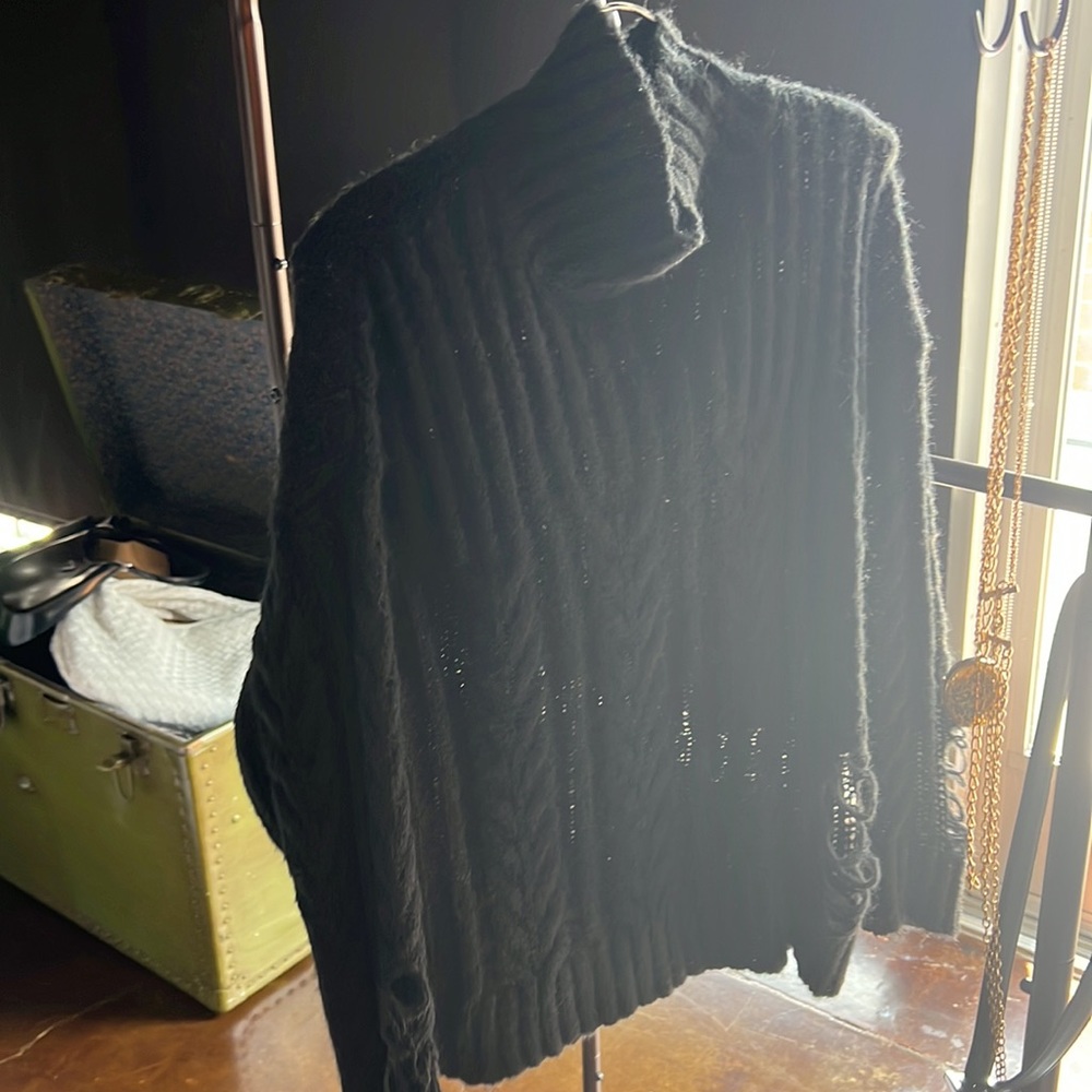 Superdown distressed sweater - Picture 2 of 3